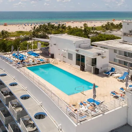Ocean Drive Apartments With Rooftop Pool, South Beach, Miami